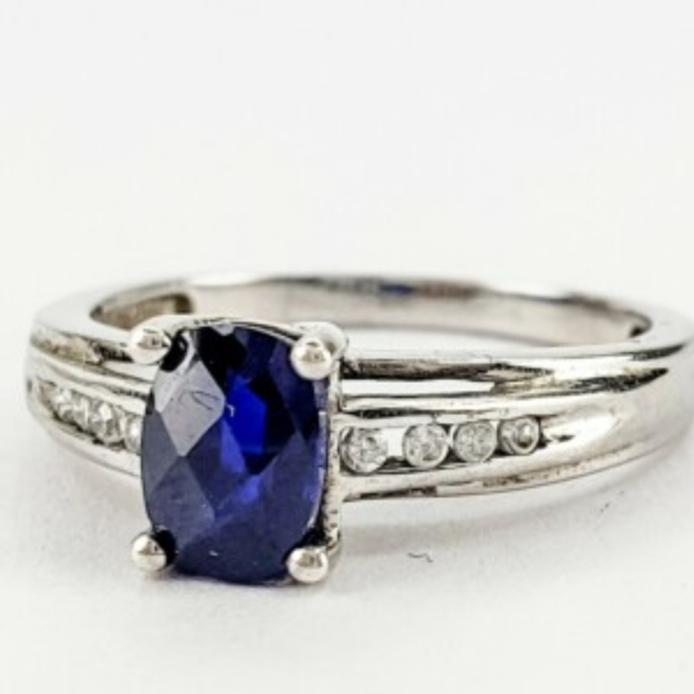Elegant Sterling Silver and Blue Sapphire Solitaire Gemstone Ring